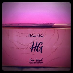 VIOLET VOSS x LUXIE LOT